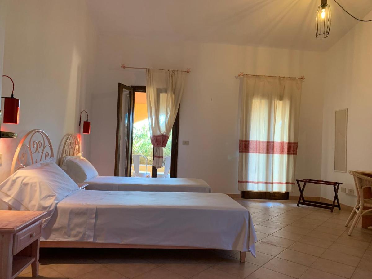 Godo Beach Hotel Baja Sardinia Eksteriør billede