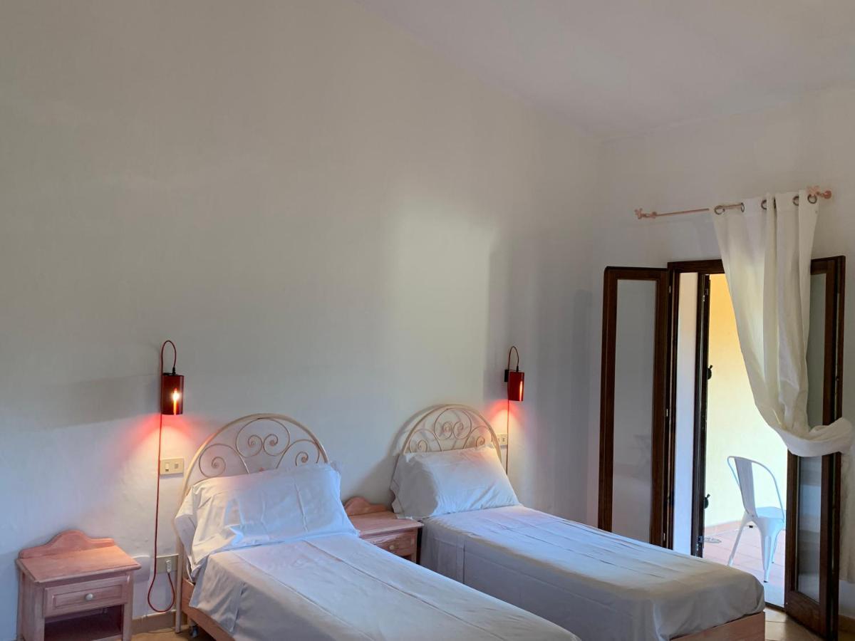 Godo Beach Hotel Baja Sardinia Eksteriør billede