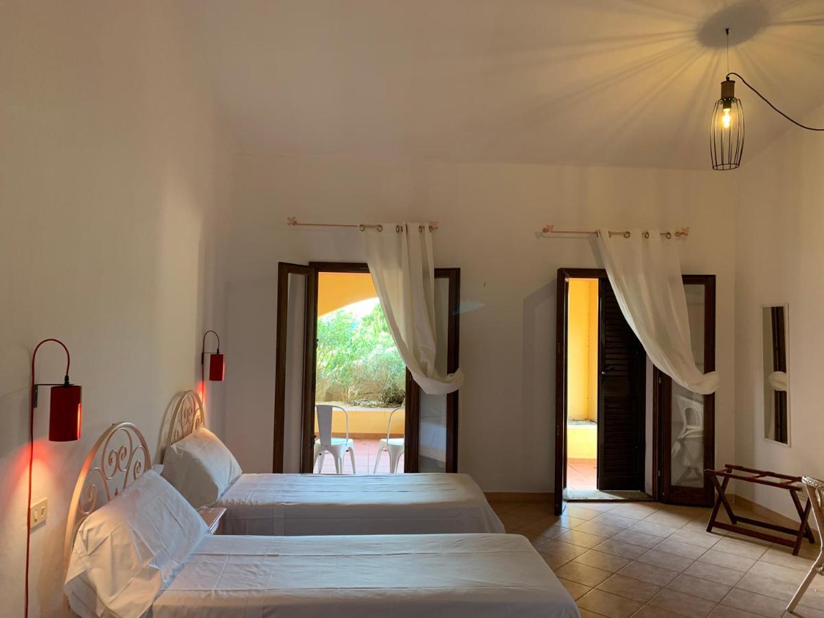 Godo Beach Hotel Baja Sardinia Eksteriør billede