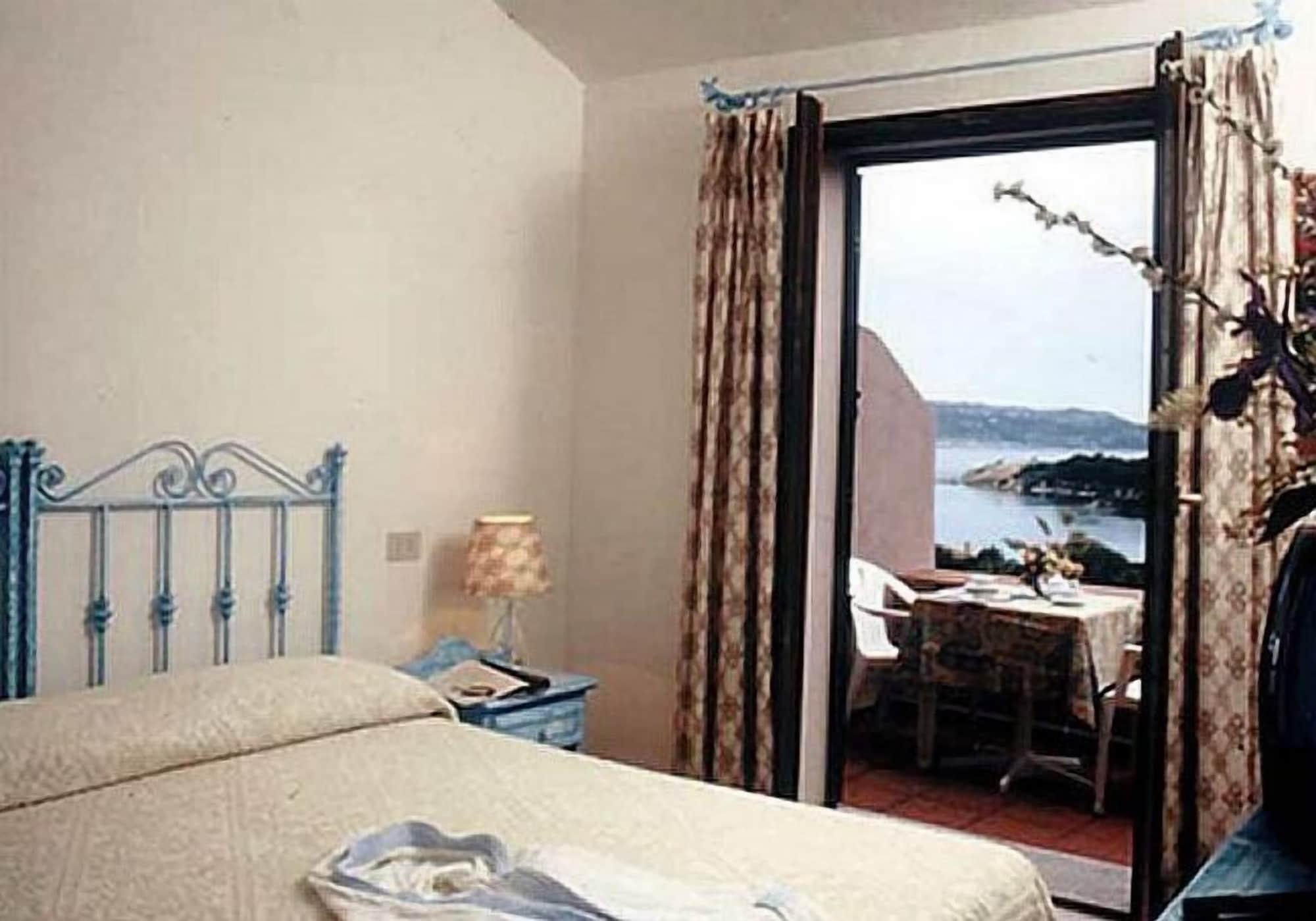 Godo Beach Hotel Baja Sardinia Eksteriør billede