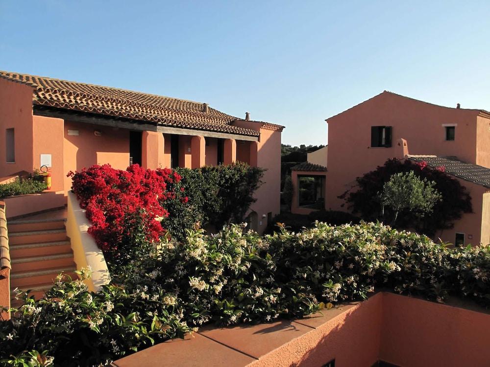 Godo Beach Hotel Baja Sardinia Eksteriør billede